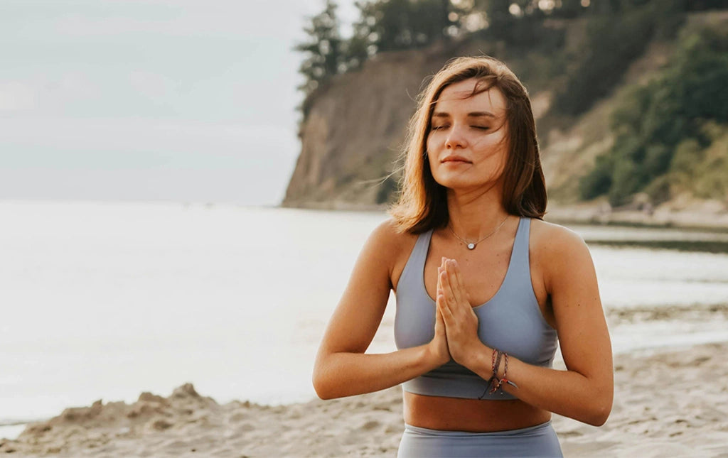 hippocratus-LP-formation-metier-devenir-sophrologue-cest-quoi-femme-posture-zen