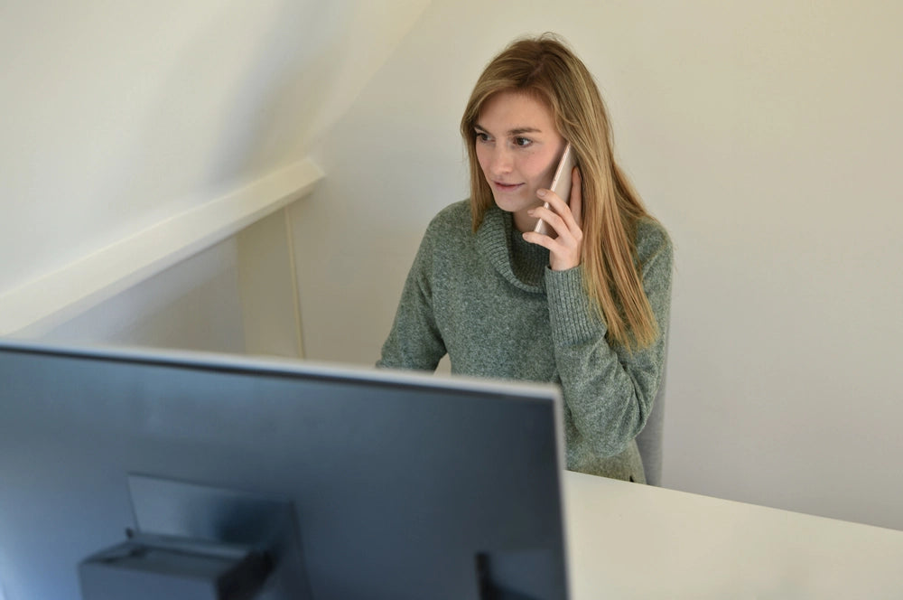 hippocratus-formation-competence-aromatherapie-appels-mails-mensuels-femme-telephone