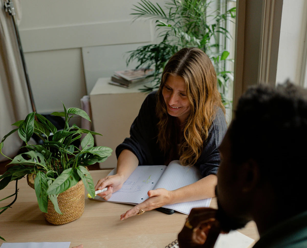 hippocratus-qui-sommes-nous-apprentissage-encadre-personnes-bureau-reunion